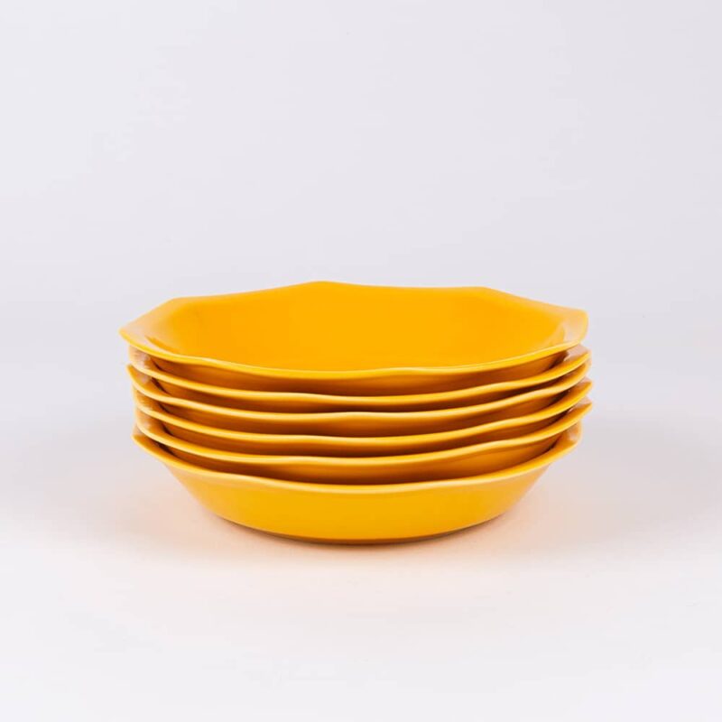 Pack de 6 assiettes creuses octogonales en porcelaine jaune française.