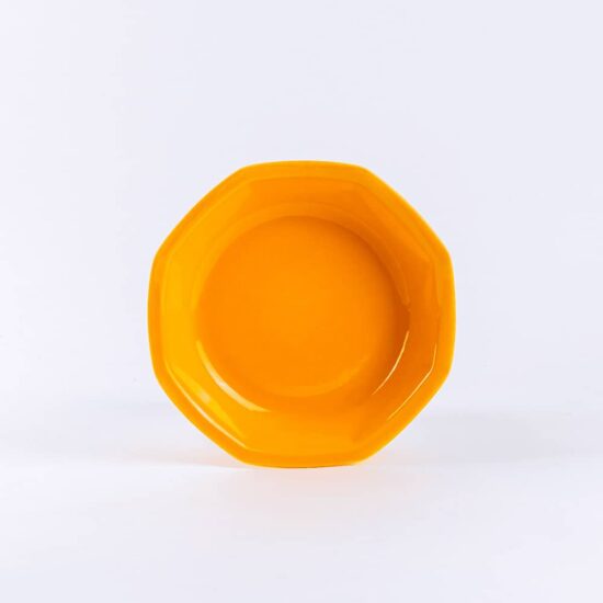 Assiette creuse en porcelaine jaune française. 19cm