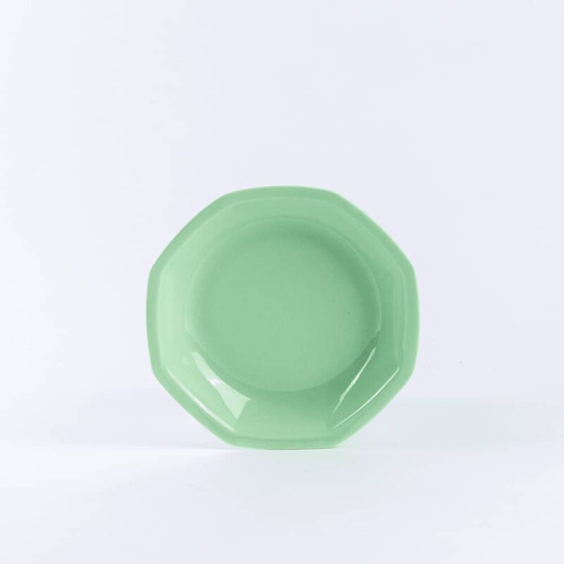 Assiette creuse en porcelaine octogonale verte française. 19cm