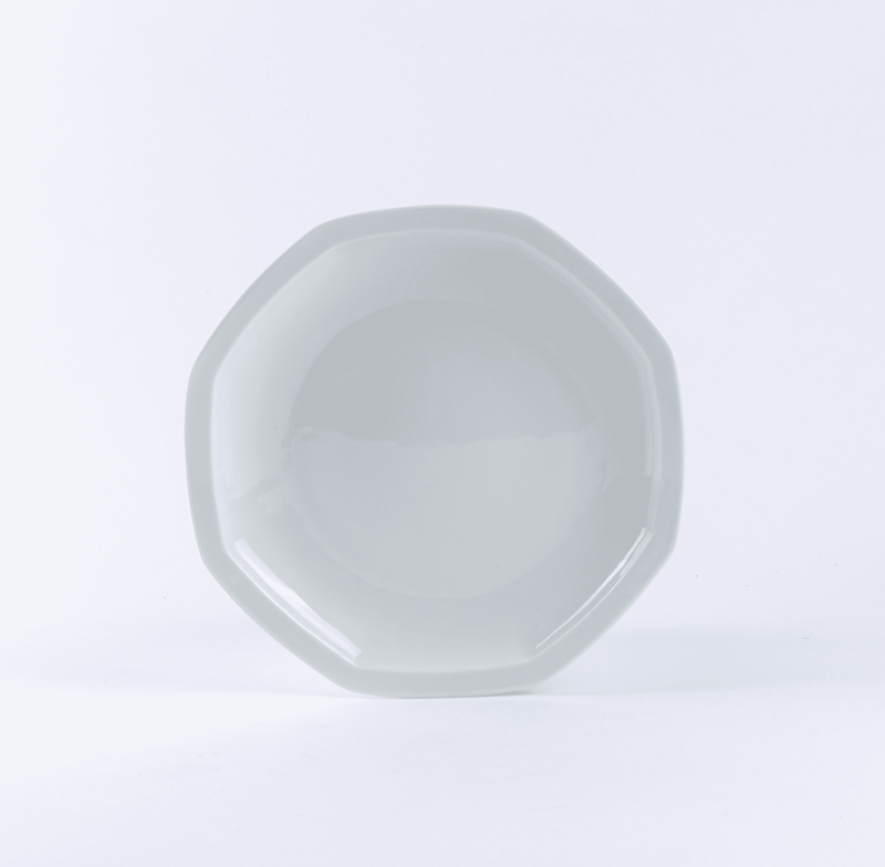 assiette octogonale en porcelaine blanche de limoges française. 24.5cm