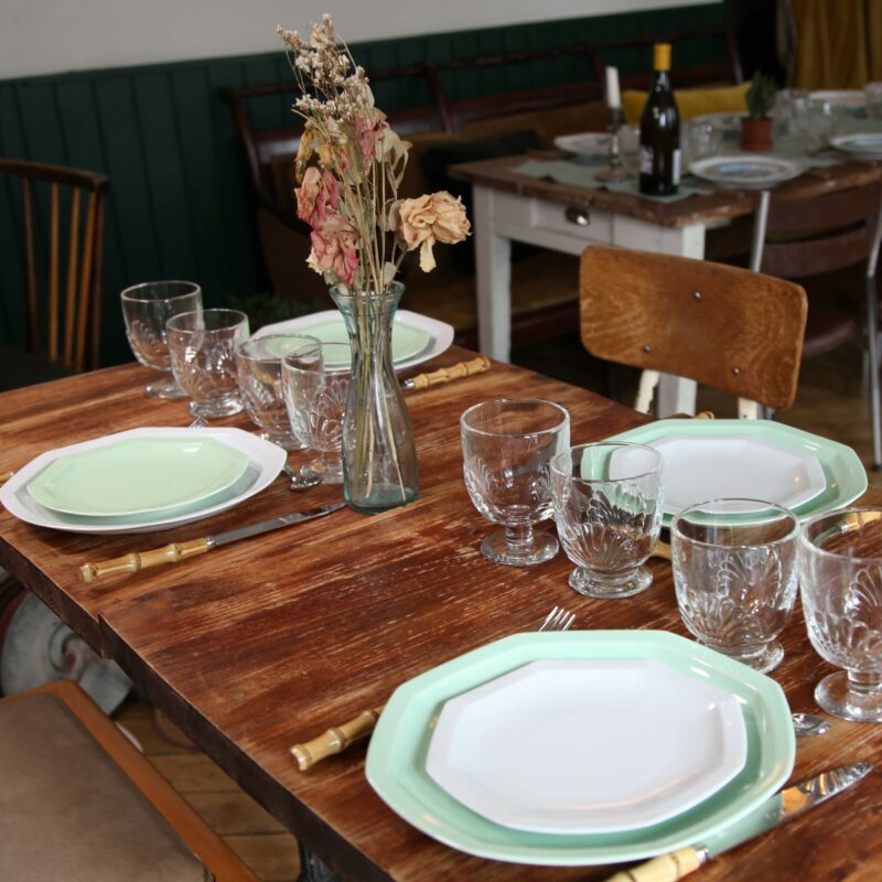 assiettes-octogonales-en-porcelaine