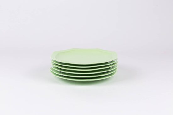 Pack-de 6-assiettes-octogonales-en-porcelaine-verte-française-19cm