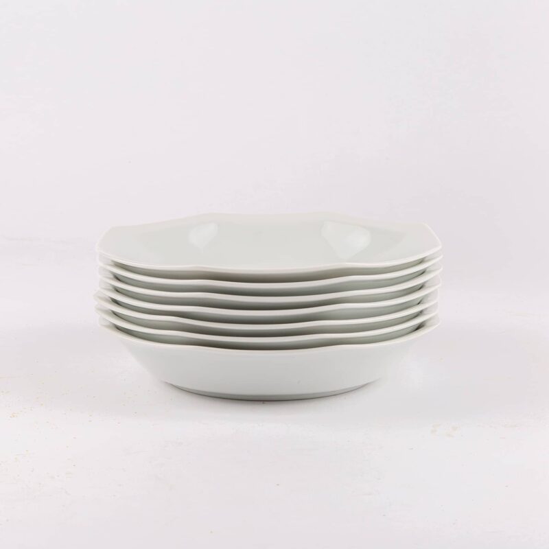 Pack de 6 assiettes creuses octogonales en porcelaine française.