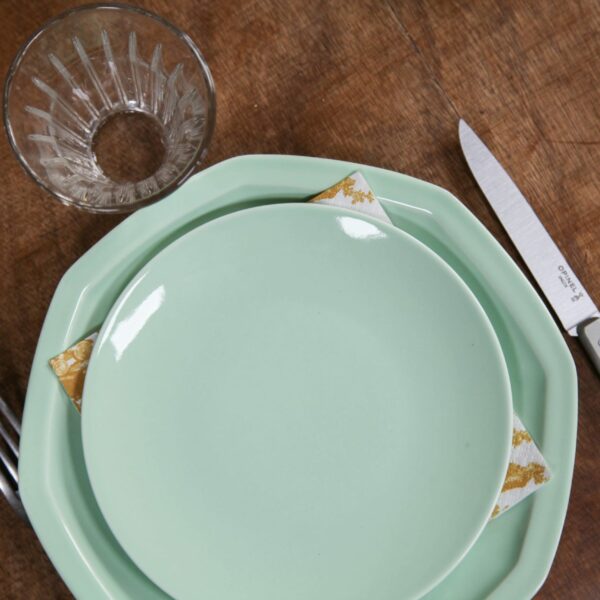 Assiette duo ronde et octogonales en porcelaine française vertes