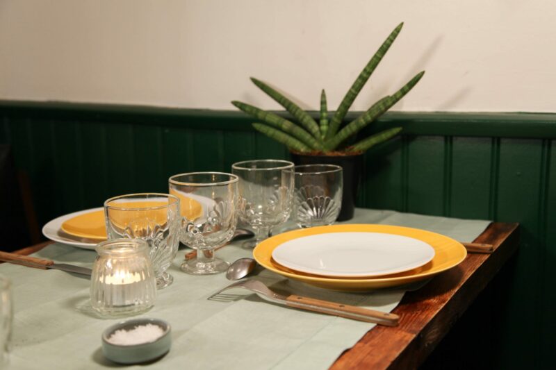 duo assiette ronde jaune et blanche de Limoges