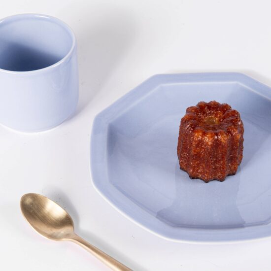 assiette-dessert-bleu-clair-canelet-mug-porcelaine-française-carre