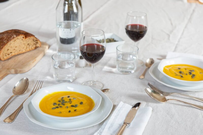assiette-en-porcelaine-table