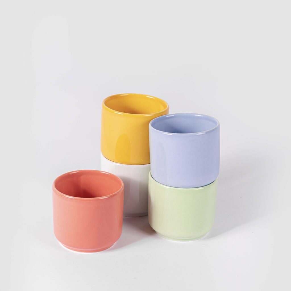 mugs-colorés-en-porcelaine-ogre-la-fabrique